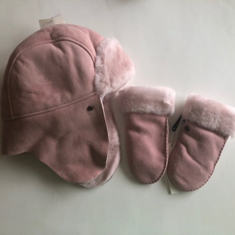 UGG KIDS LEATHER & REAL SHEARLING TRAPPER HAT AND MITTENS SET. SHEEPSKIN